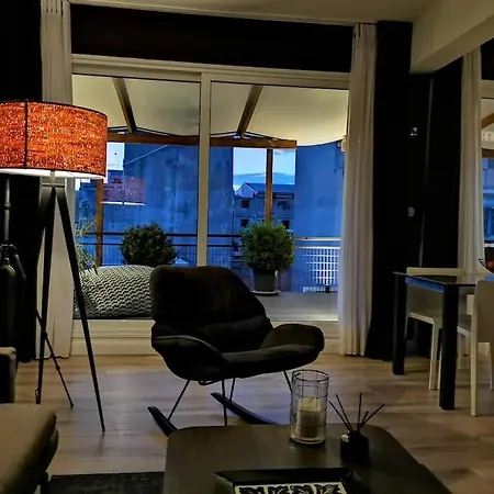 Stylish Loft Downtown *